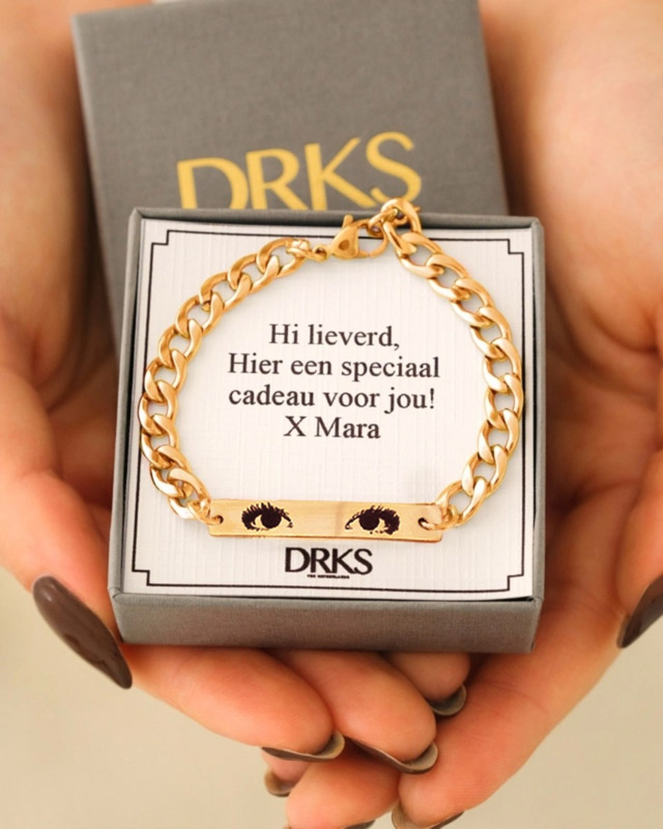 Gouden mannen armband met ogen in sieradendoosje