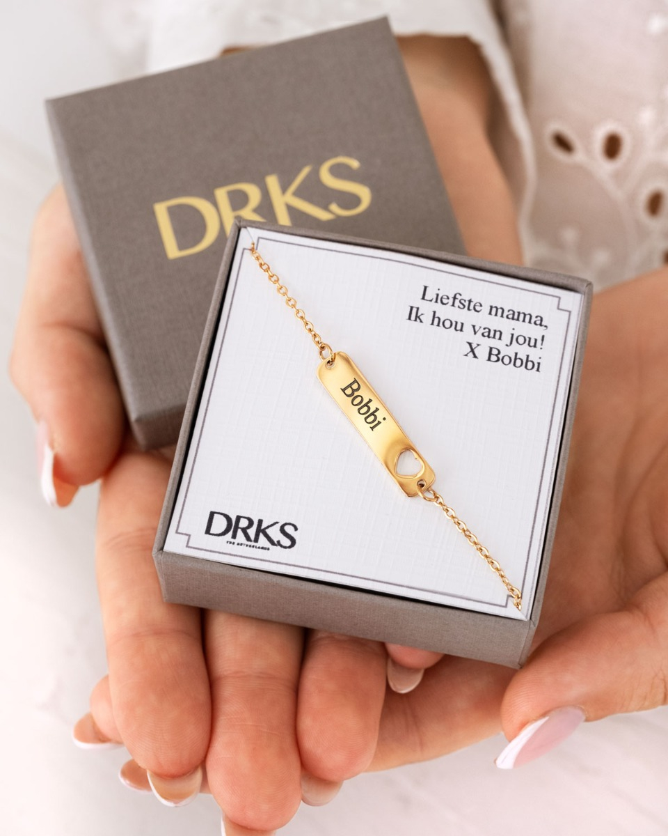 Gouden bar armband in sieradendoosje met tekst