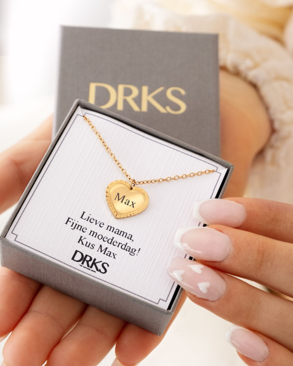 Hartjes ketting voor moederdag in sieradendoosje