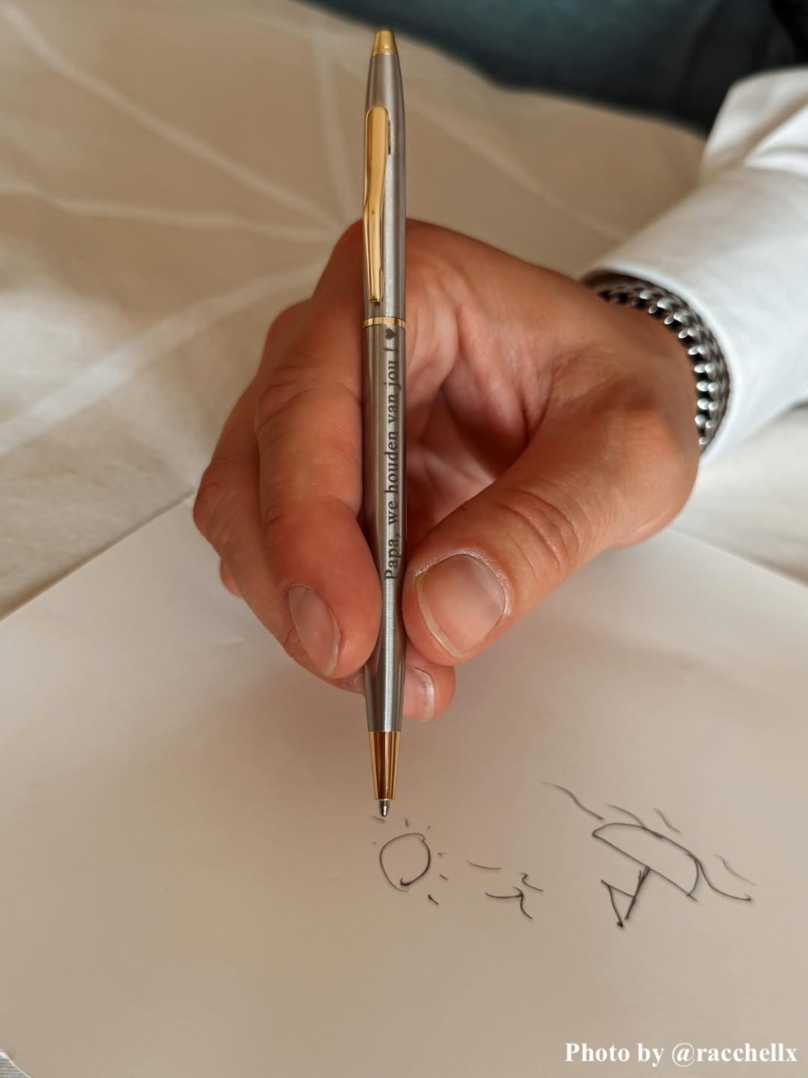 influencer met pen