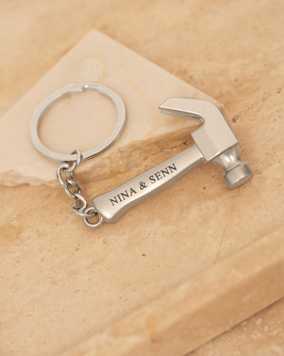 Zilveren sleutelhanger met hamer