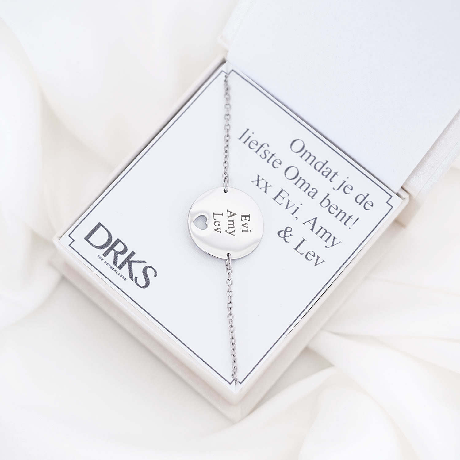 Little heart armband in het zilver in een sieradendoosje