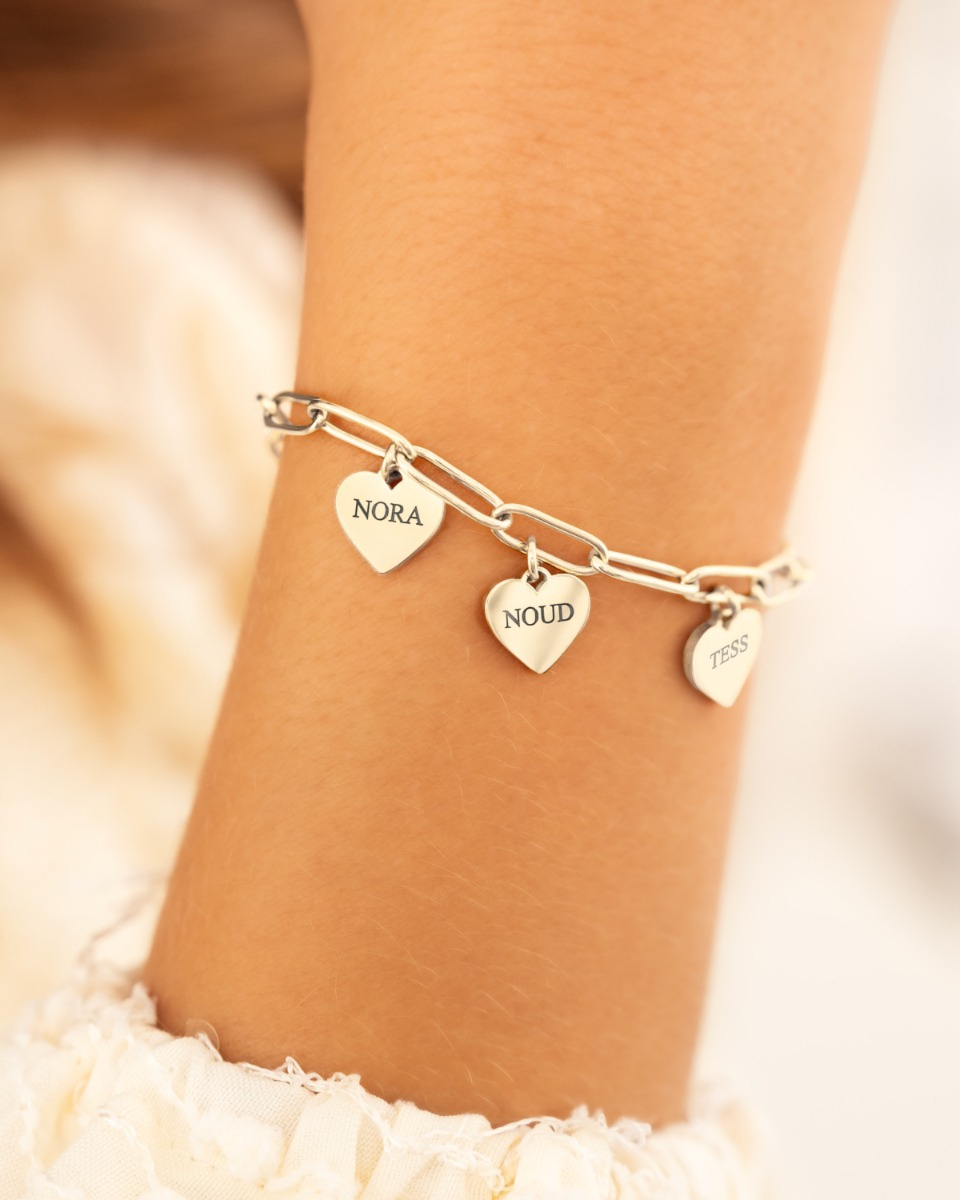 Zilveren hartjes armband met namen