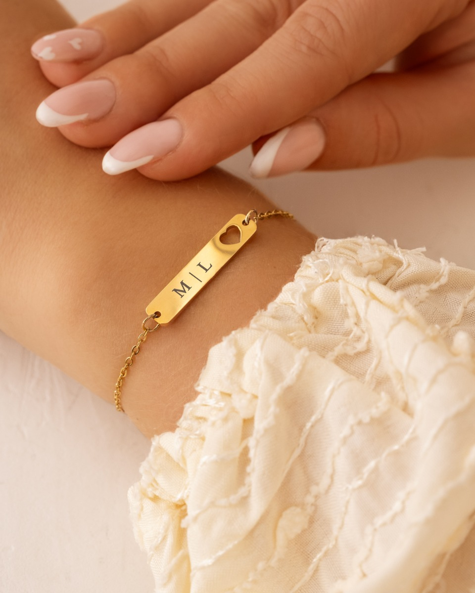 Gouden armband graveren met hartje