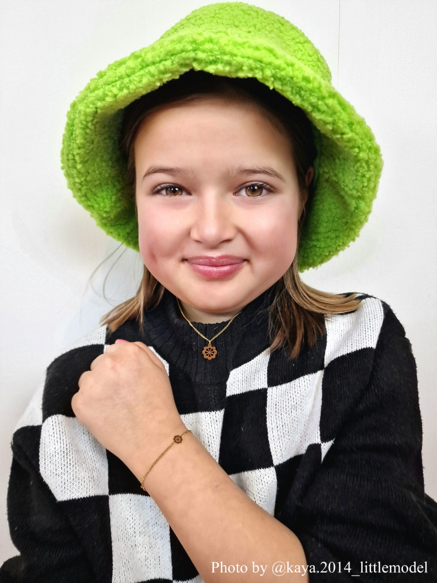 kids armbandje goud om pols