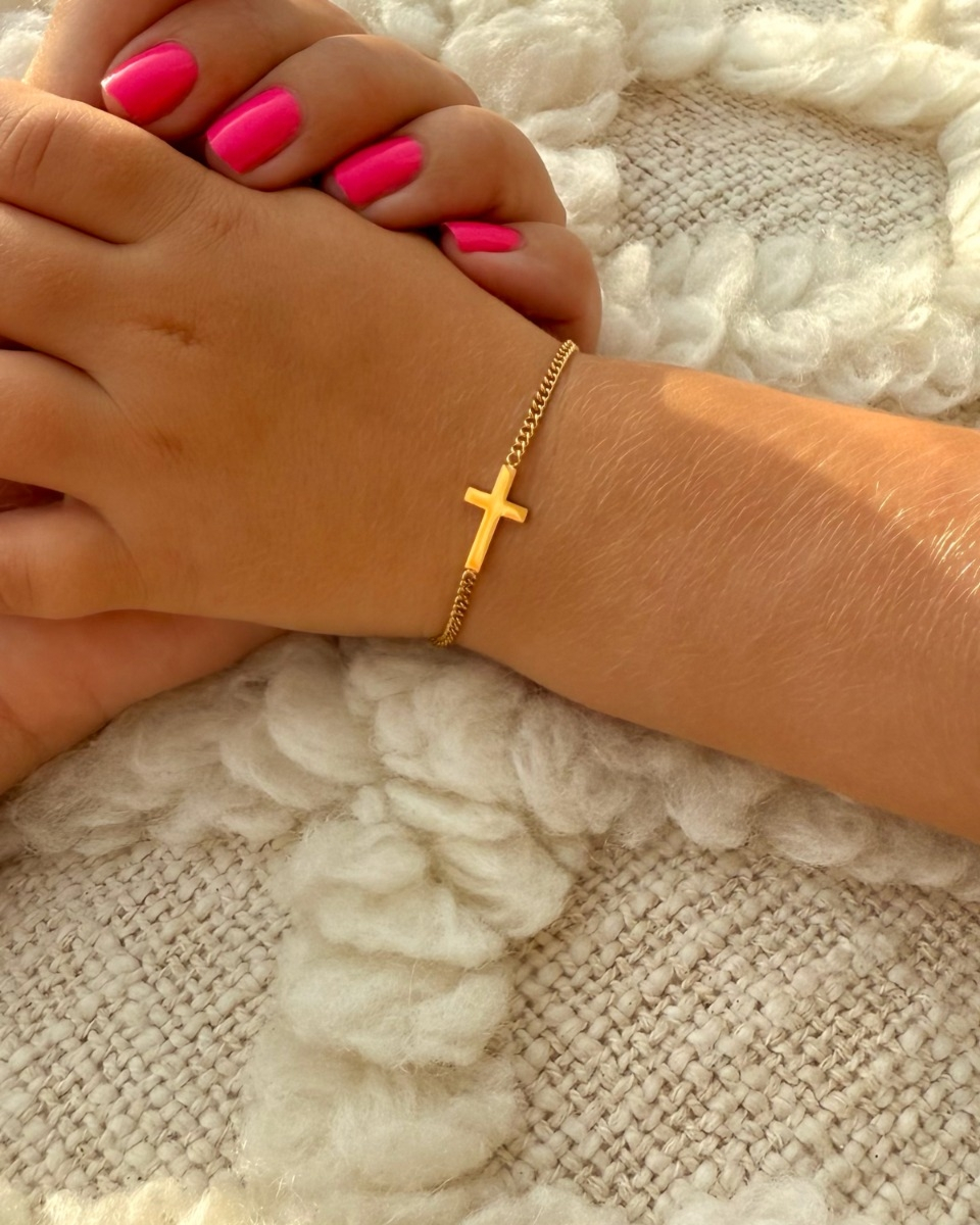 Moeder & dochter armbandjes kruisje goudkleurig