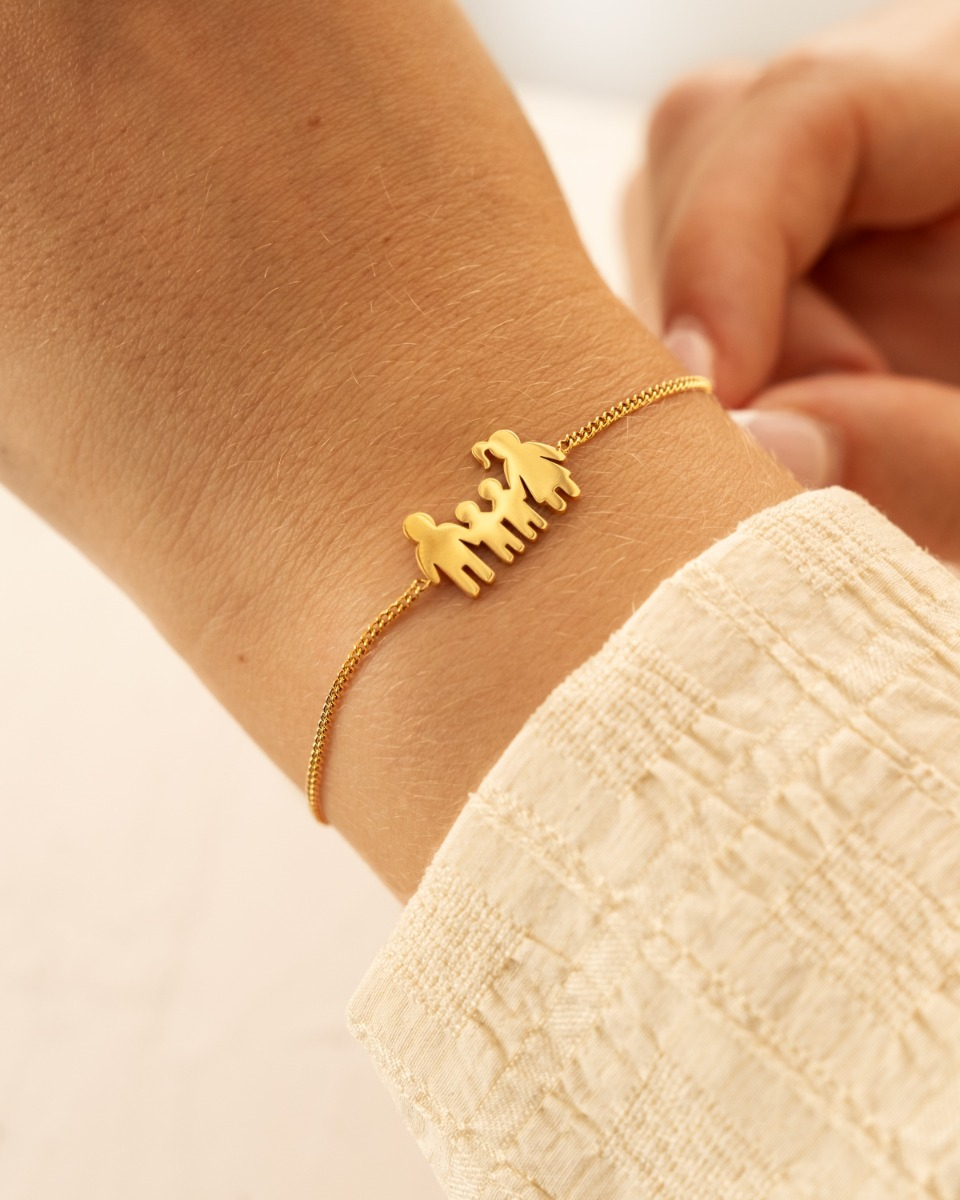 gouden armband met man vrouw en twee kinderen