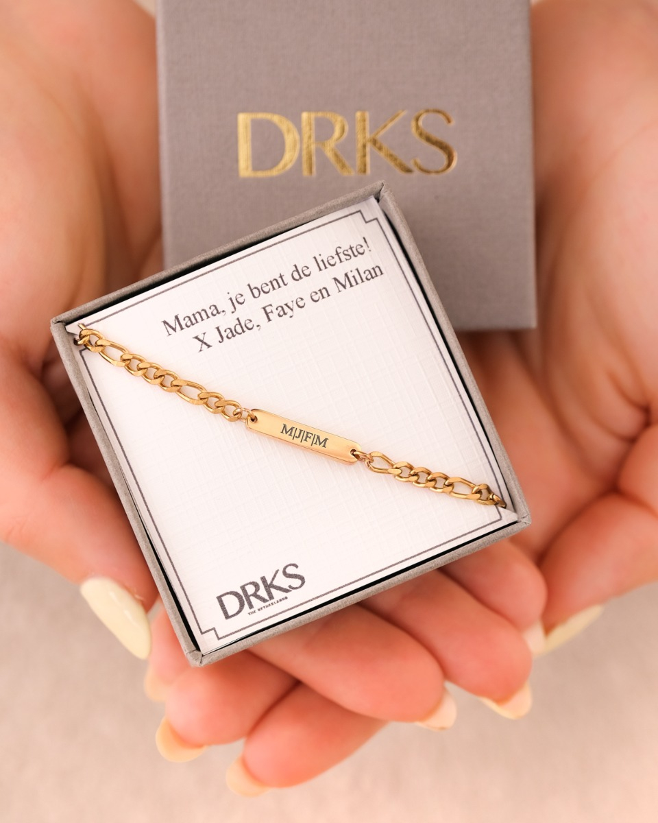 Schakelarmband met plaatje in sieradendoosje goud