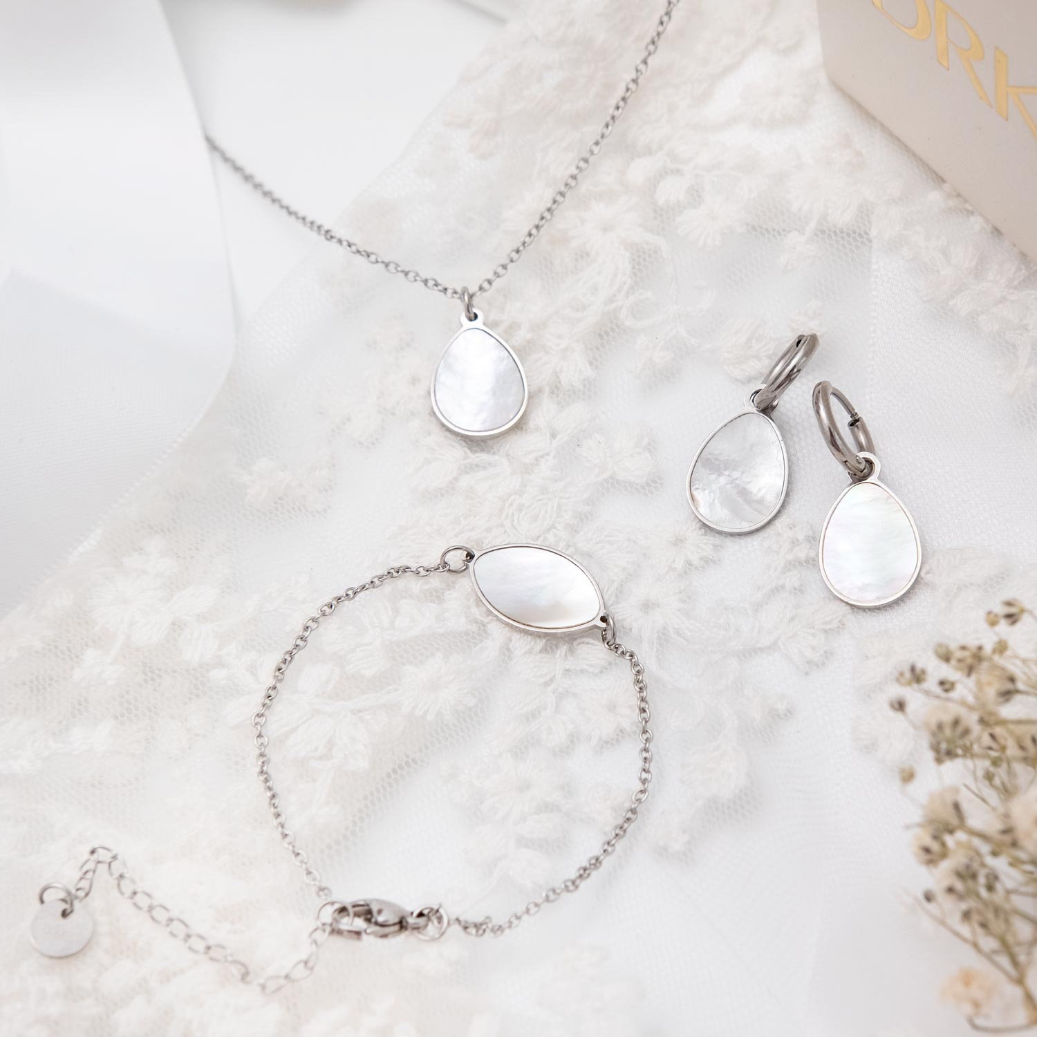 Druppel sieraden met parelmoer
