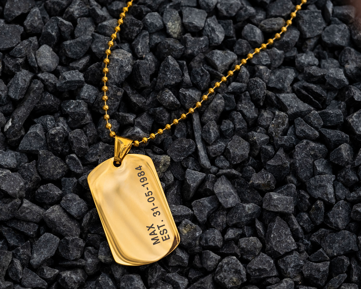 Gouden heren ketting met naam en datum voor mannen