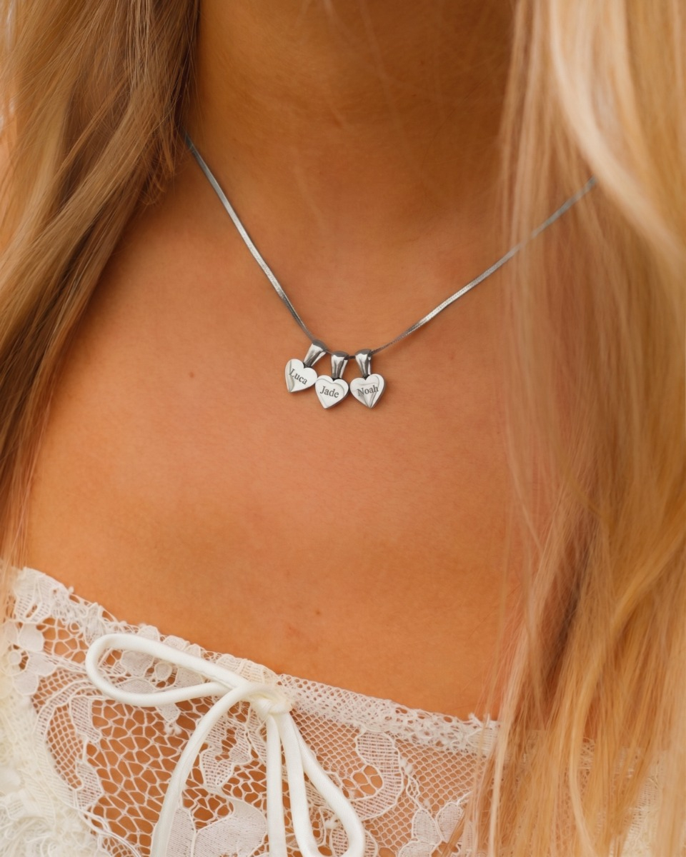 Zilveren ketting met hartjes met namen