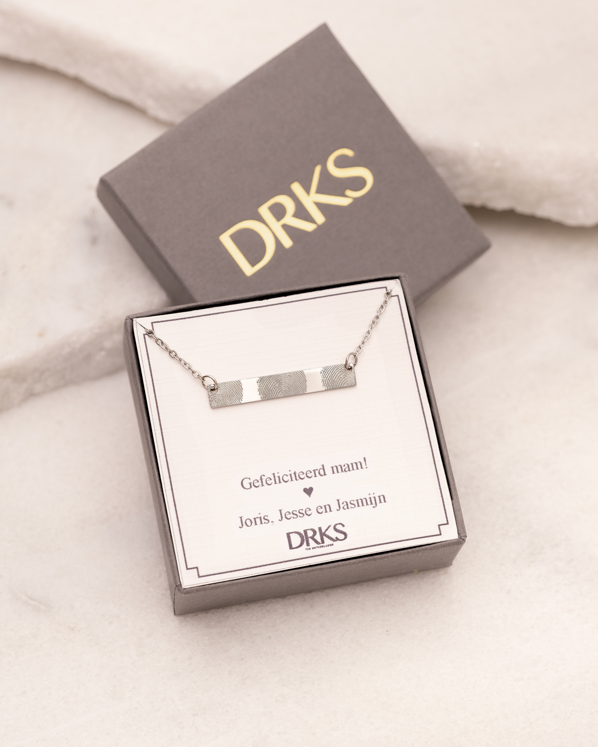 Zilveren ketting in doosje