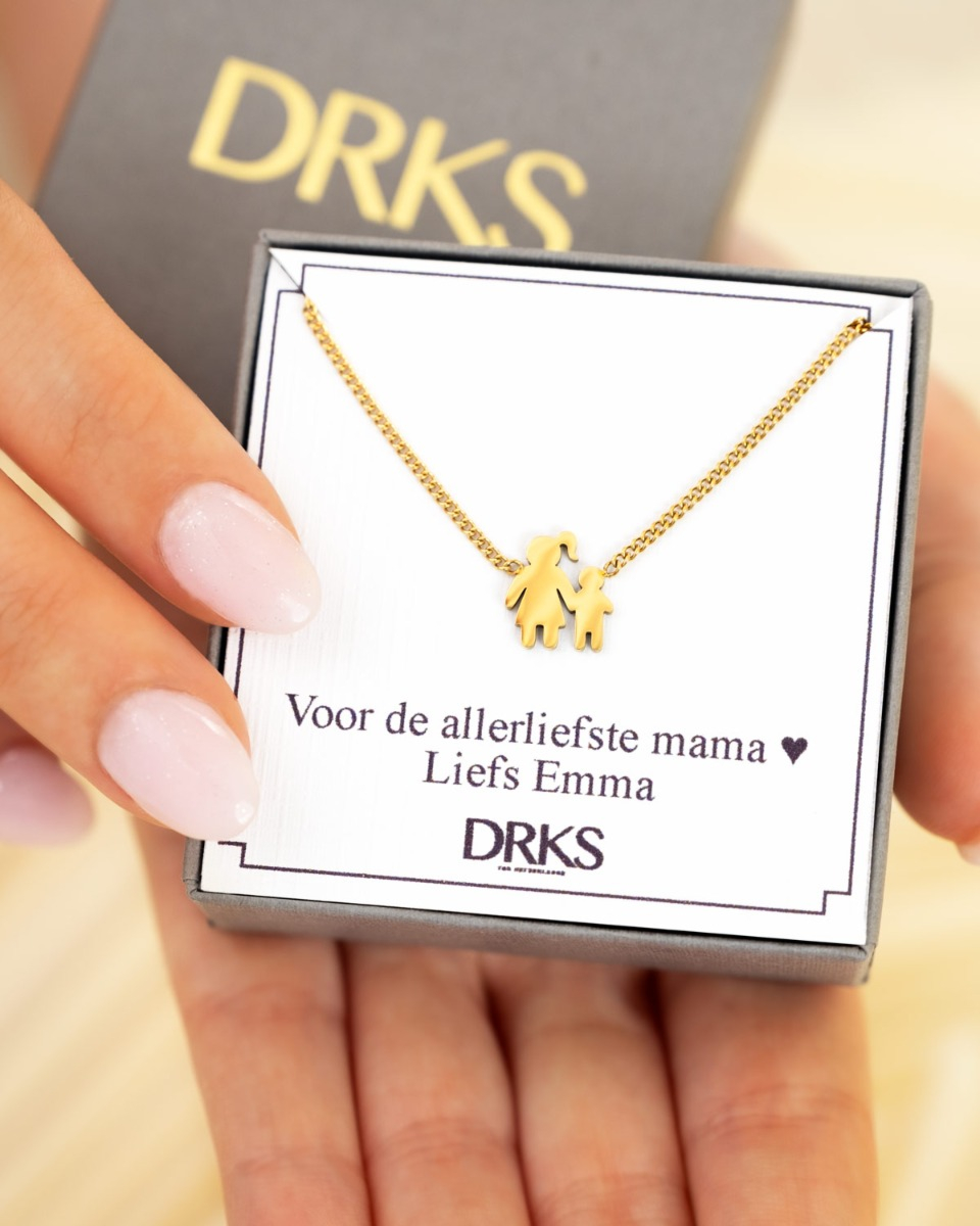 Gouden ketting met moeder en kind in sieradendoosje