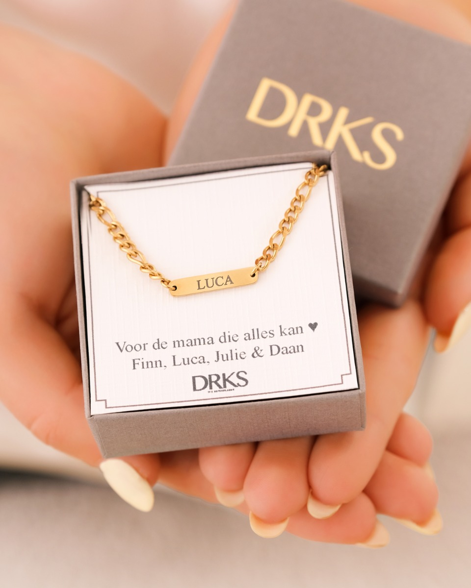 Gouden ketting met naam in sieradendoosje