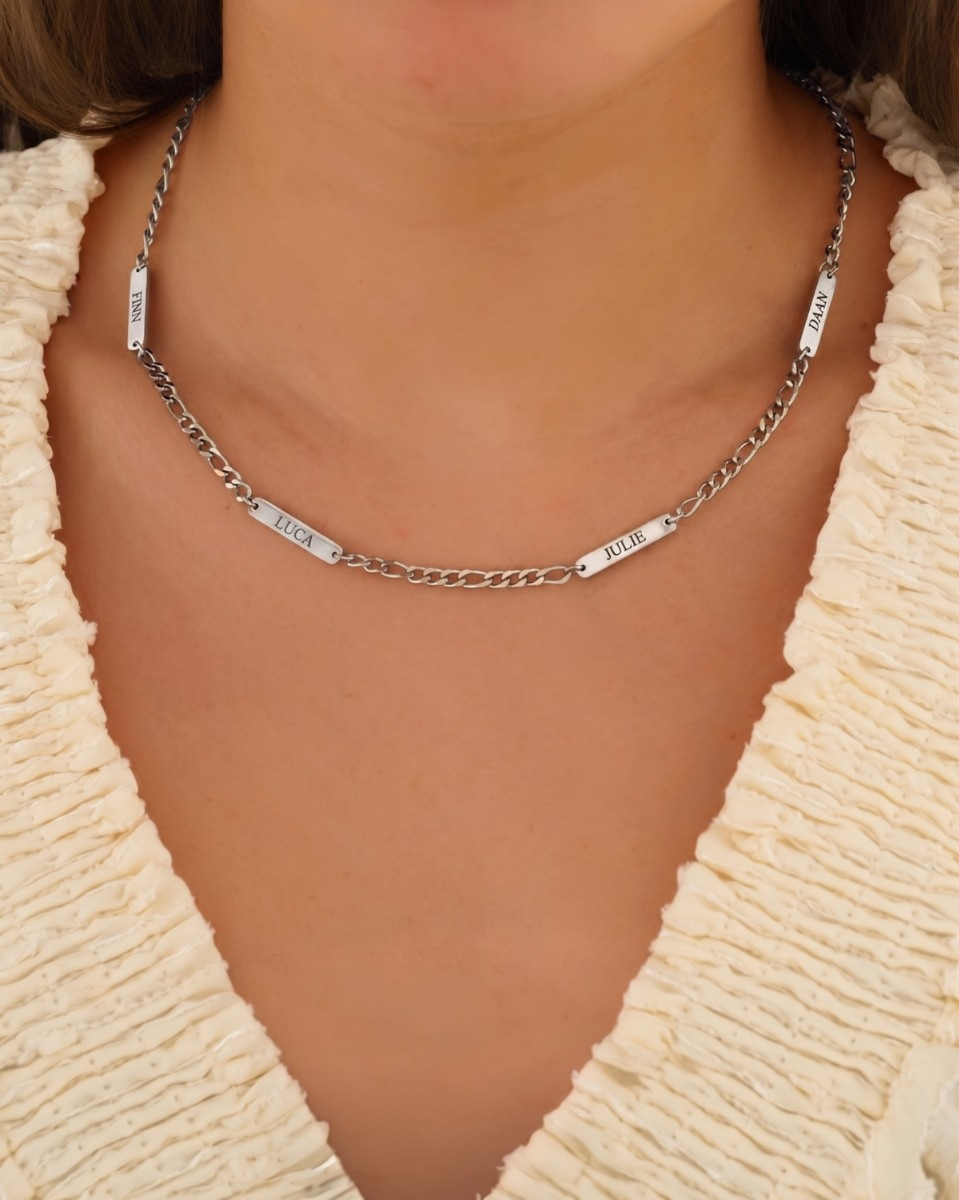 Zilveren schakelketting met namen