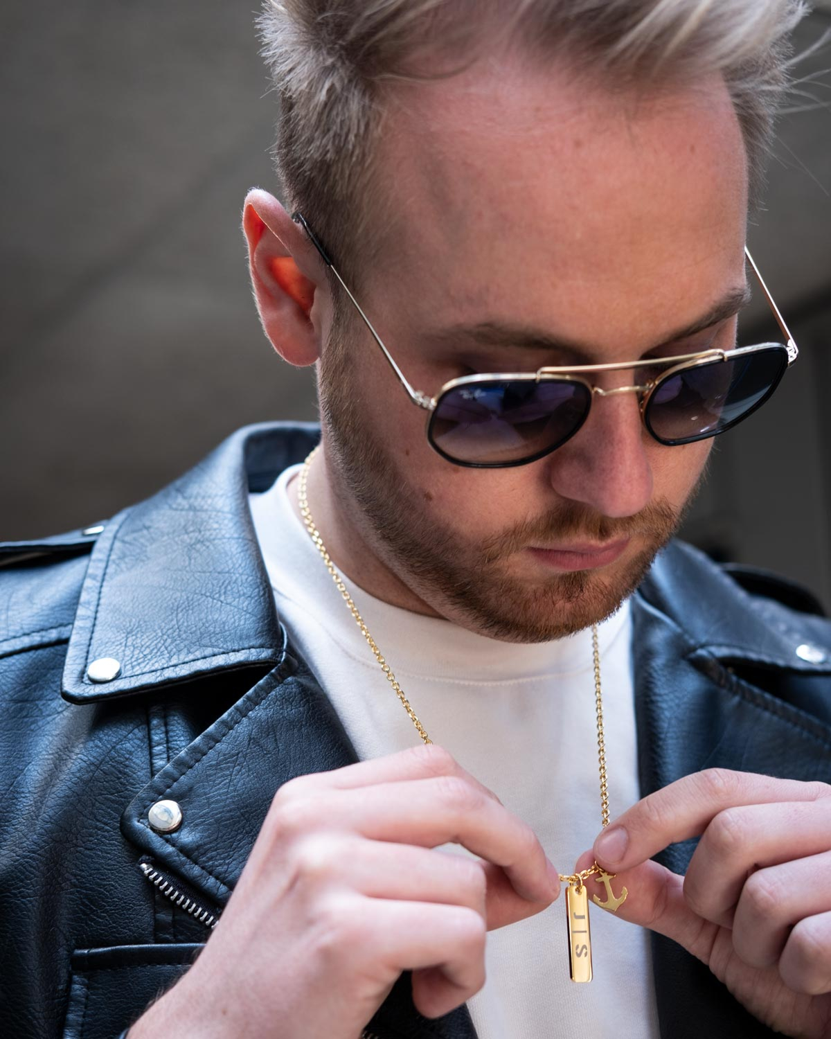 Mannen ketting met tekst anker goud kleurig
