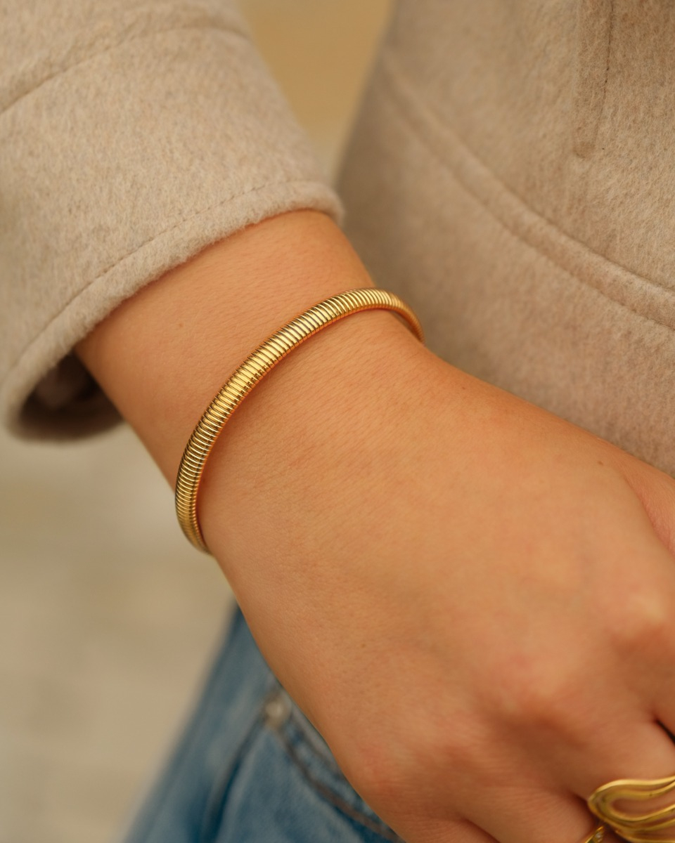 Fijne gouden bangle met stretch