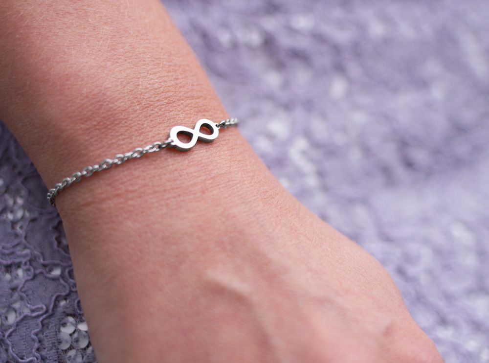 Gouden infinity armband met verstelbare sluiting