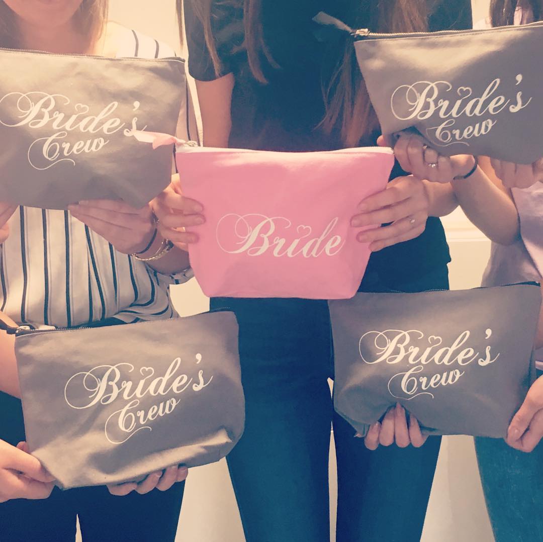 verschillende drks toilettassen roze en grijs bride en crew