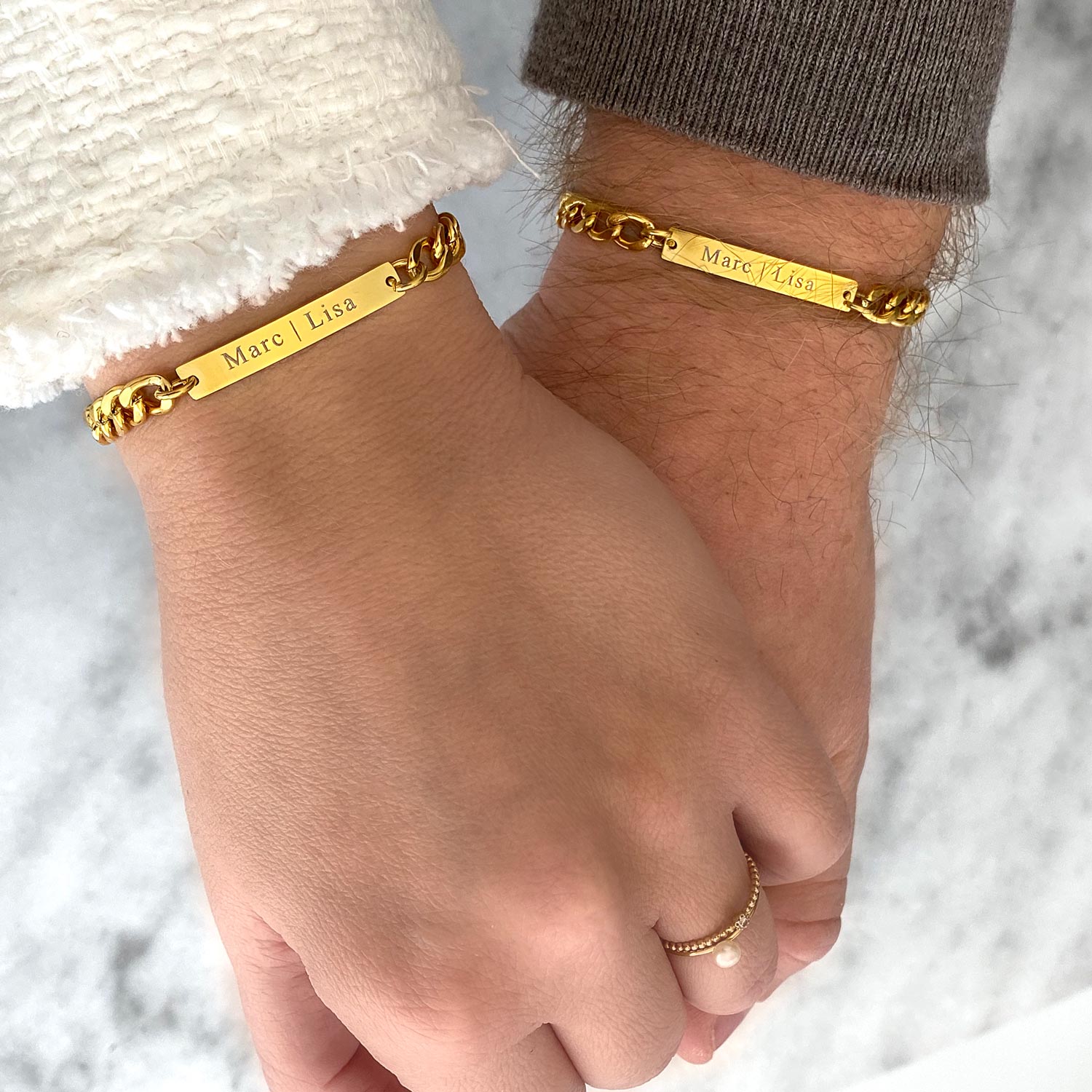 gouden armbanden voor koppels met gravering