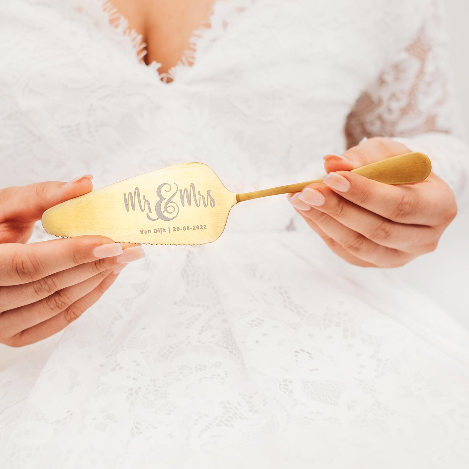 gouden taartschep bruidspaar