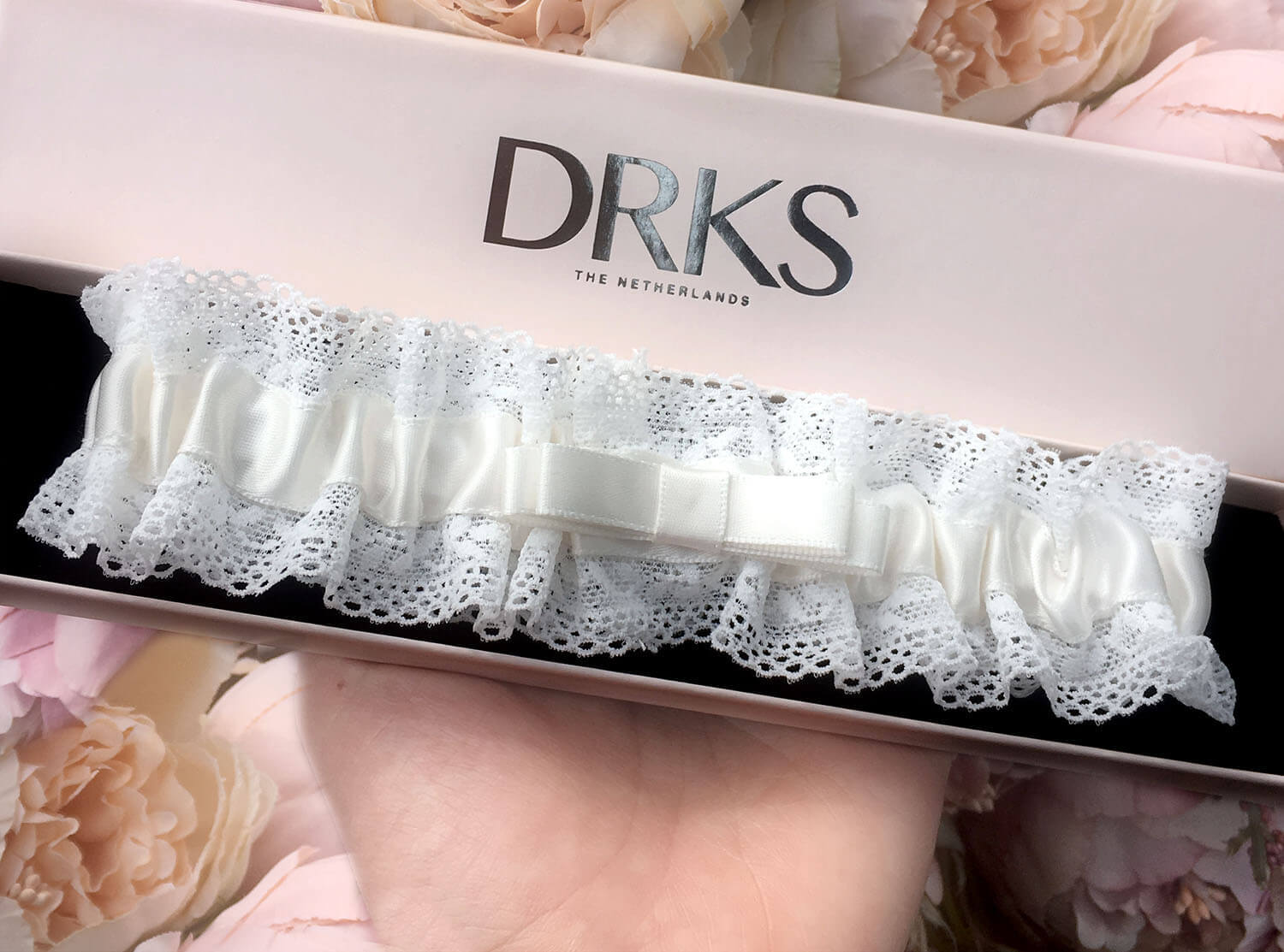 Cadeau voor bruid - Kousenband in doosje van DRKS