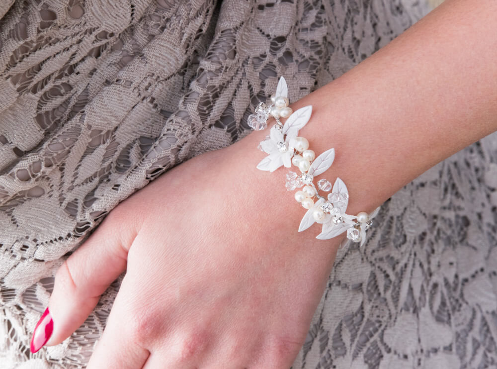 DRKS bruidssieraden coco armband met parels en blaadjes