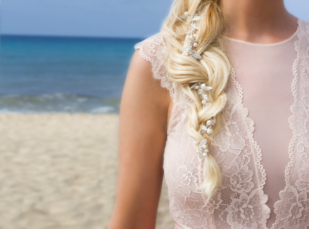 Coco haaraccessoire met parels en blaadjes