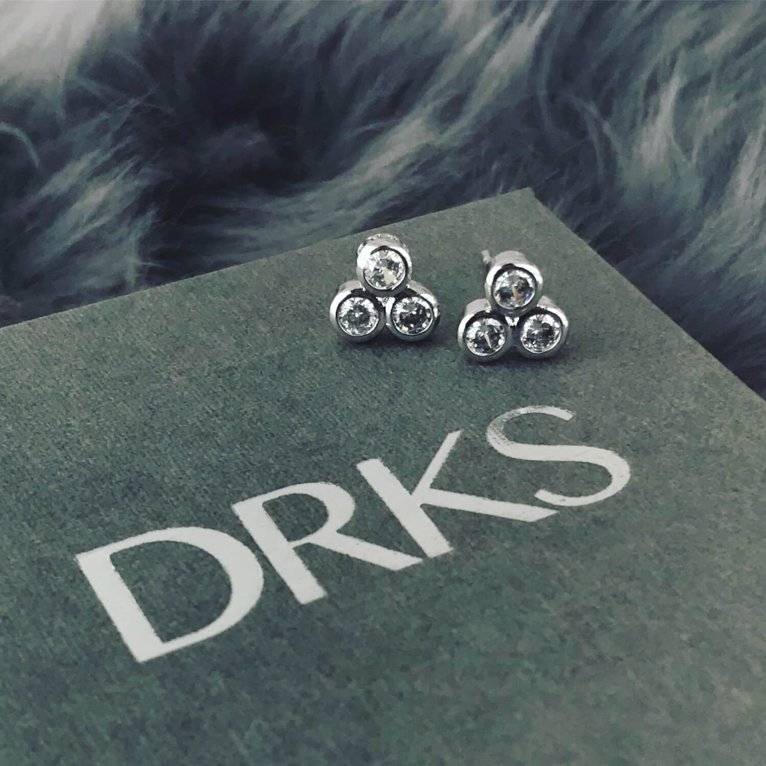 Prachtige driehoek oorbellen met steentjes