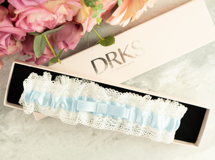 Blauwe kousenband voor bruid in doosje