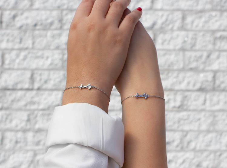 Moeder en dochter armband in het zilver met family