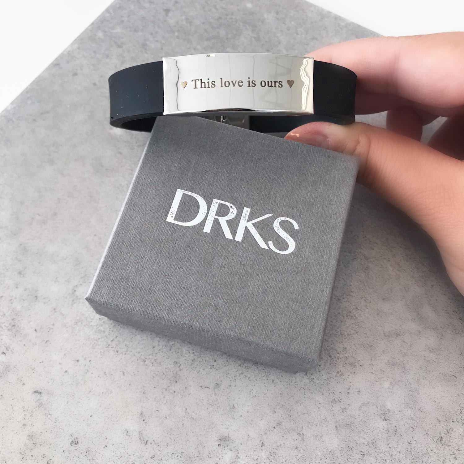 Stoere leren armband als cadeau voor de bruidegom