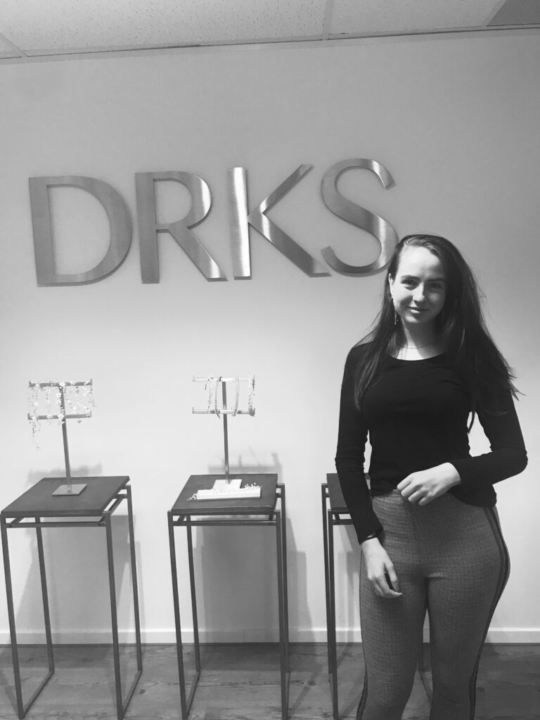 Nieuwe collega Nikki stelt zich voor