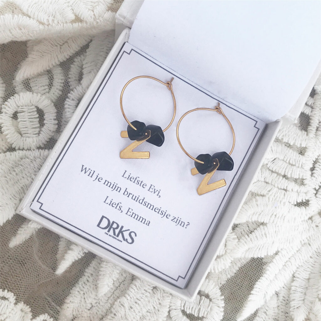 Gouden oorringetjes met letter