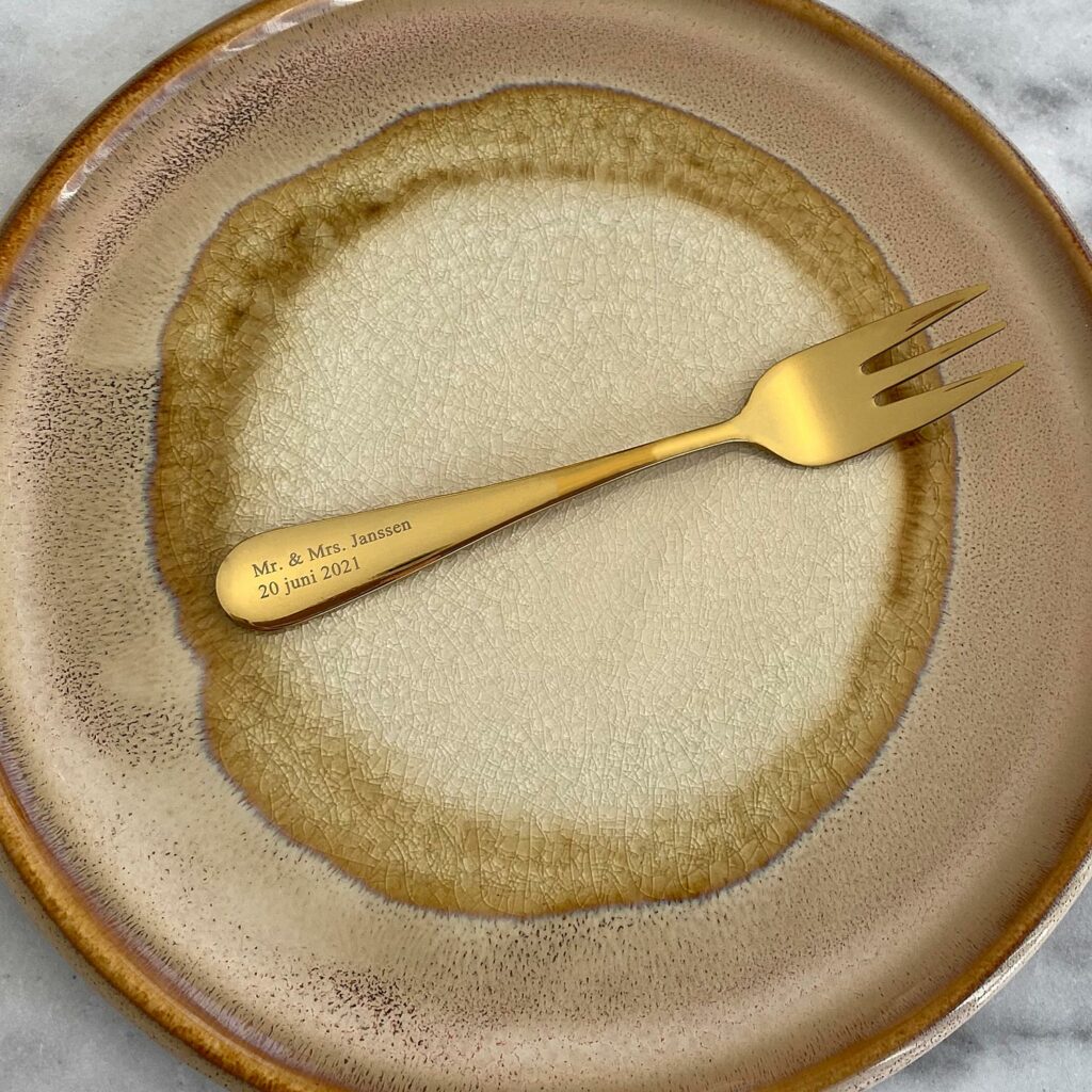 gouden gebaksvorkje met gravering