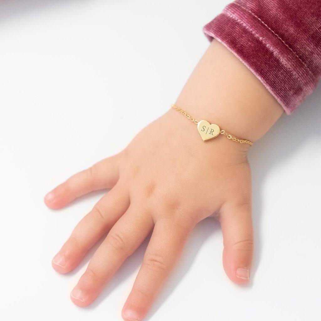 gouden baby armbandje met graveerbaar hartje