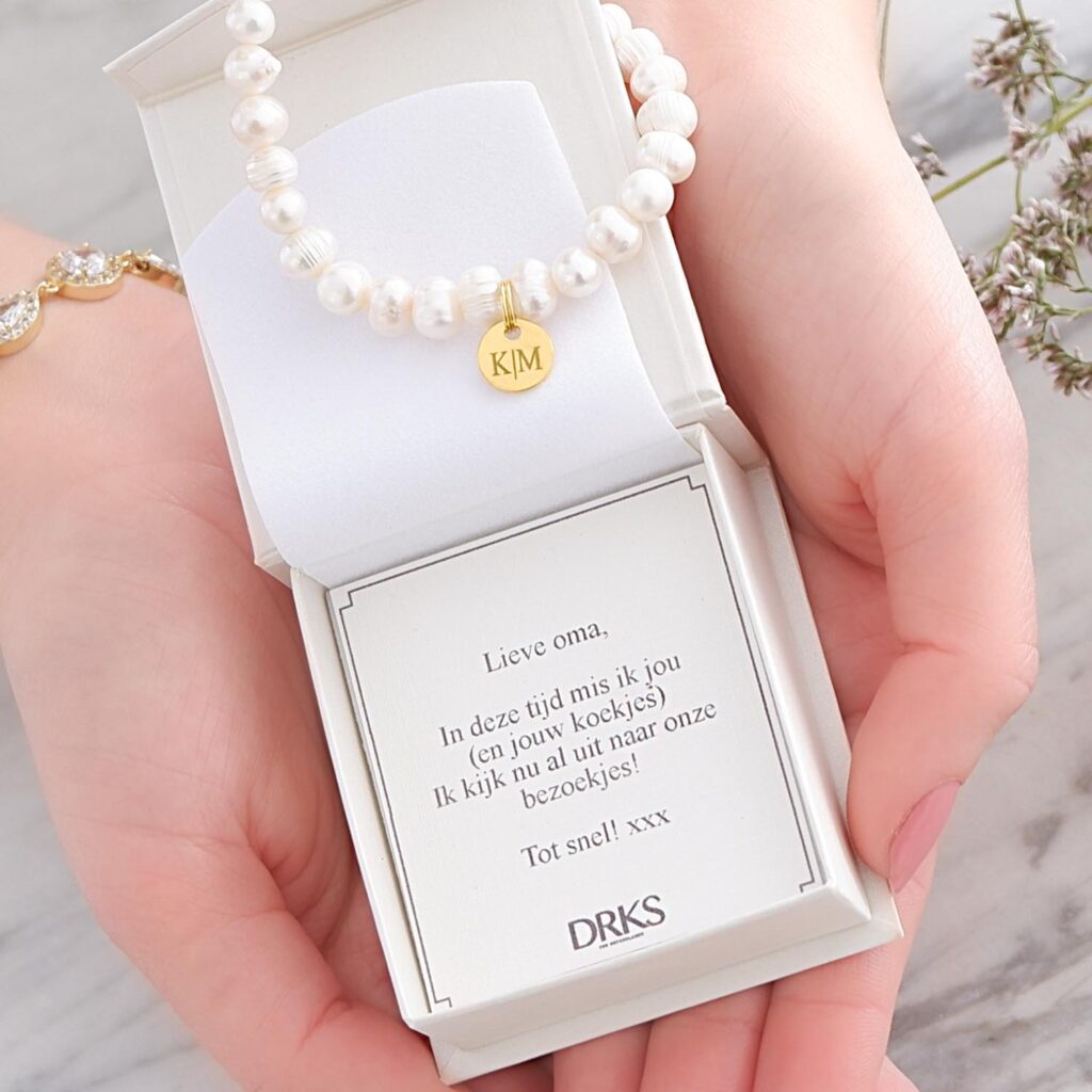 parel armbandje voor oma met persoonlijke tekst