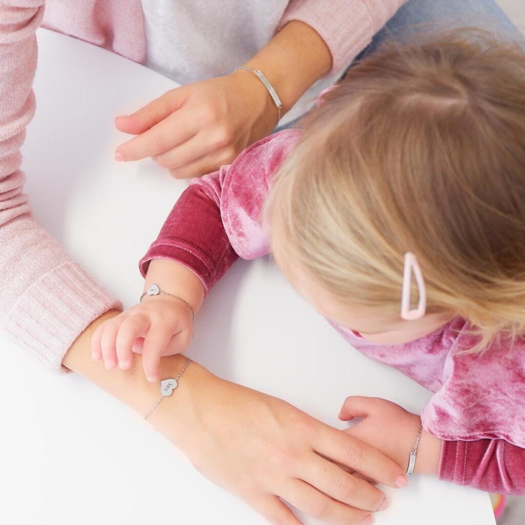 hartjes moeder en dochter armband met gravering