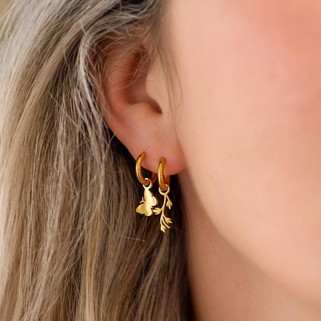 goudkleurige oorringetjes om te kopen