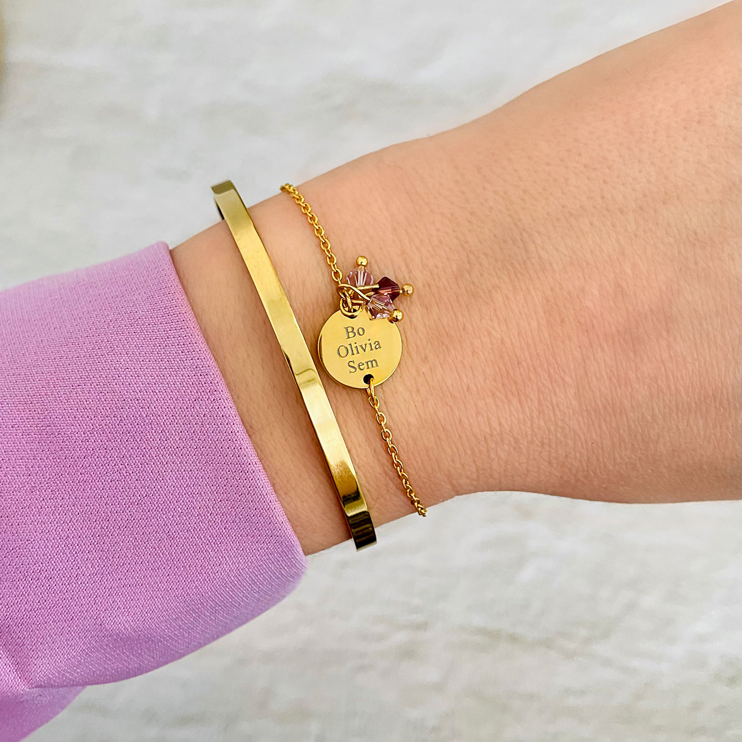 gouden armparty met gravering