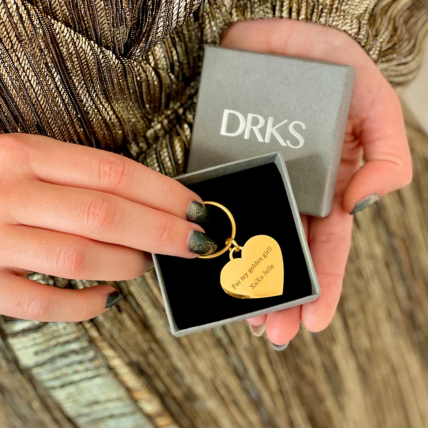 gouden hartjes sleutelhanger met gravering in doosje