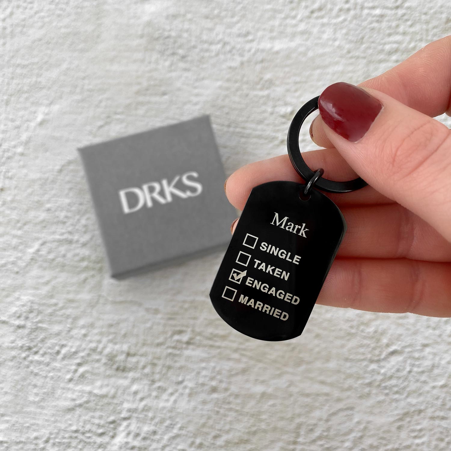 zwarte sleutelhanger met gravering relatiestatus