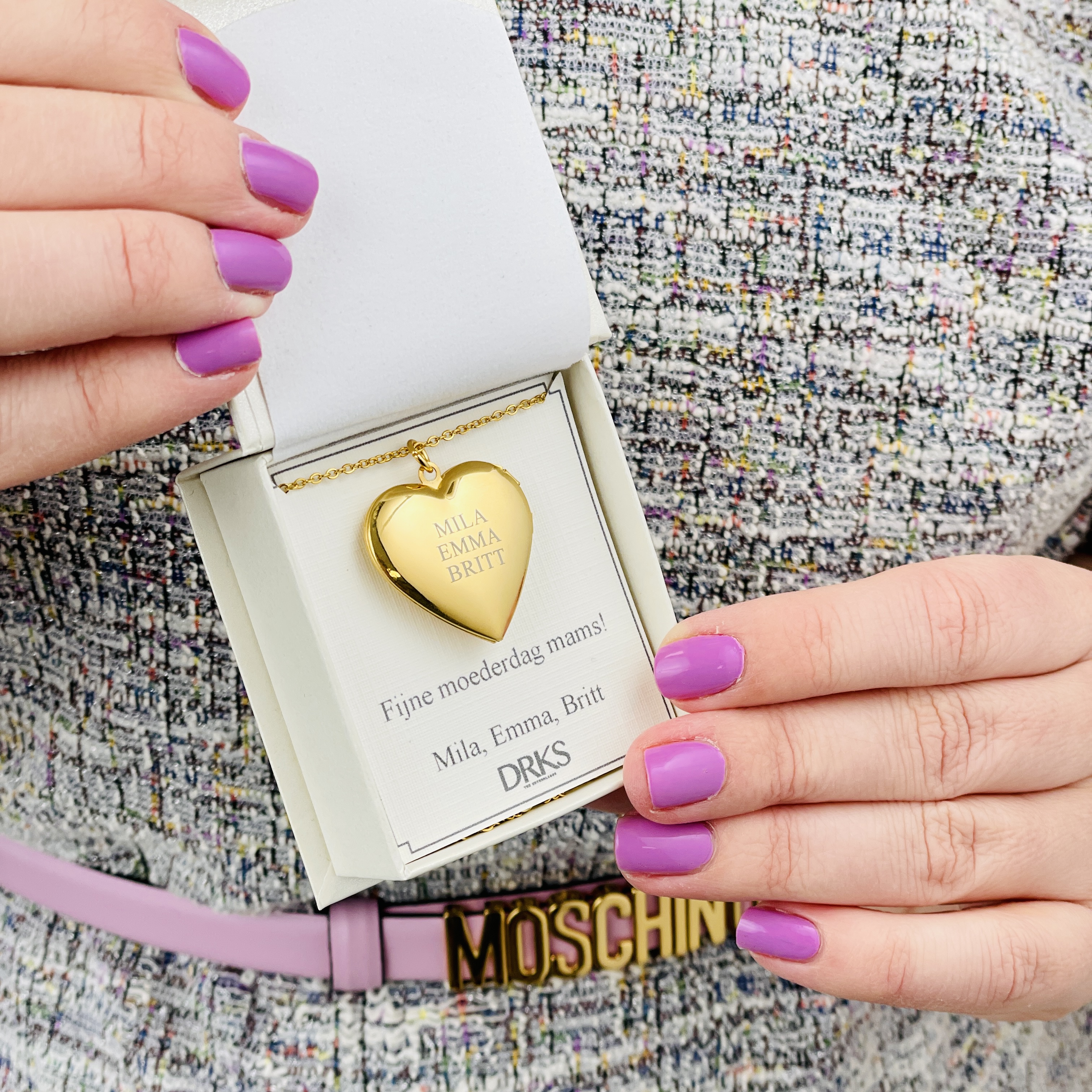 gouden medaillon ketting hart in sieradendoosje