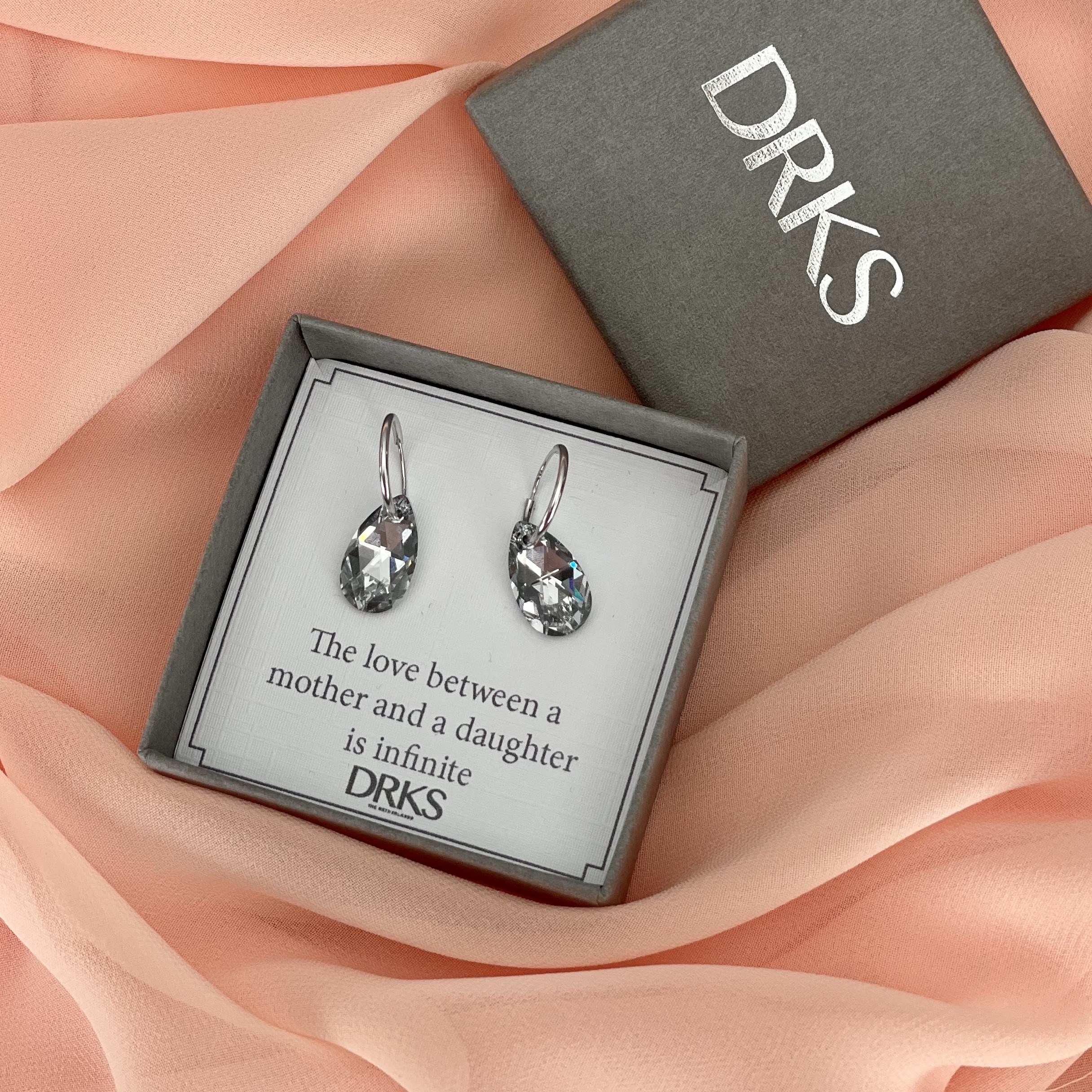 zilveren swarovski oorbellen in sieradendoosje