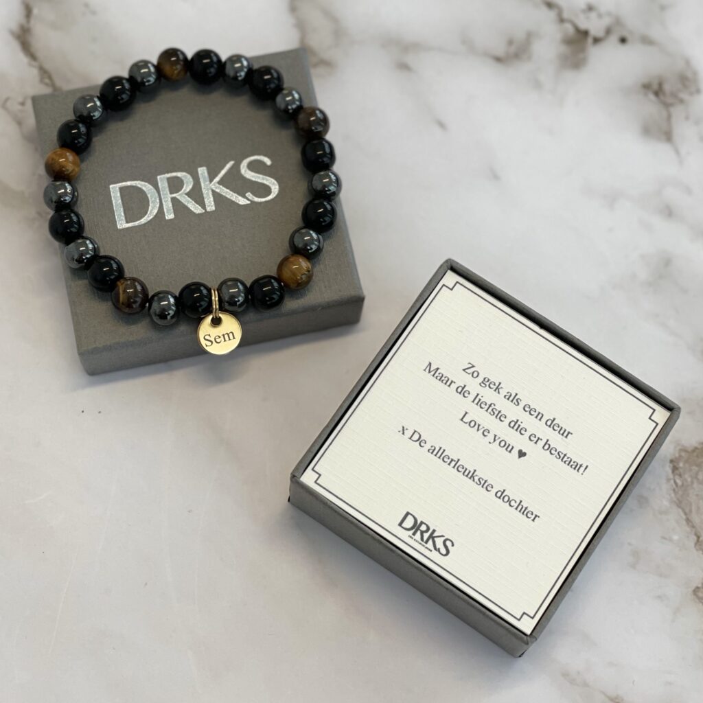 heren armband met kralen bij sieradendoosje