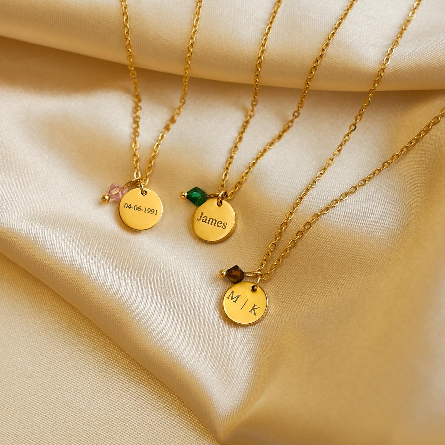gouden kettingen met gravering en birthstones