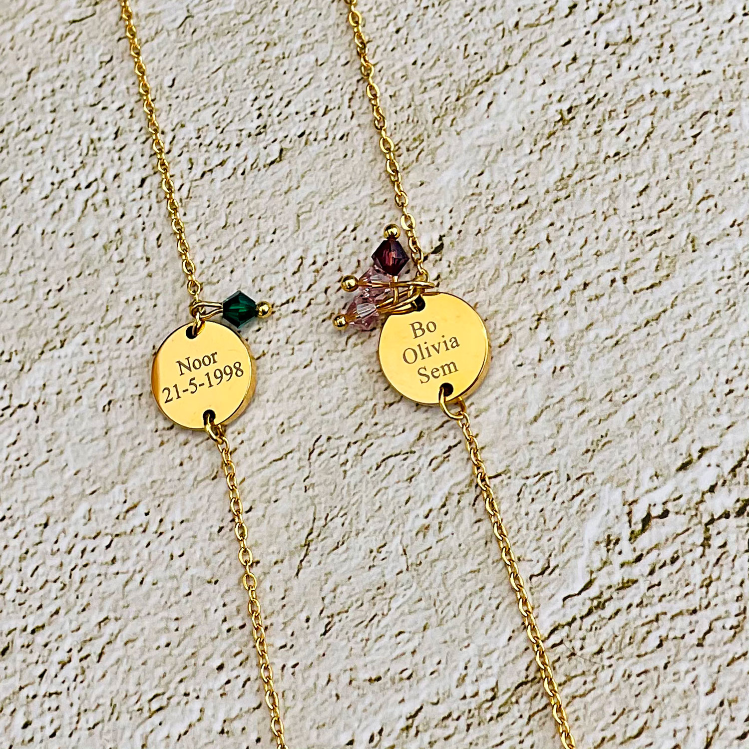 gouden armbandjes met gravering en birthstones