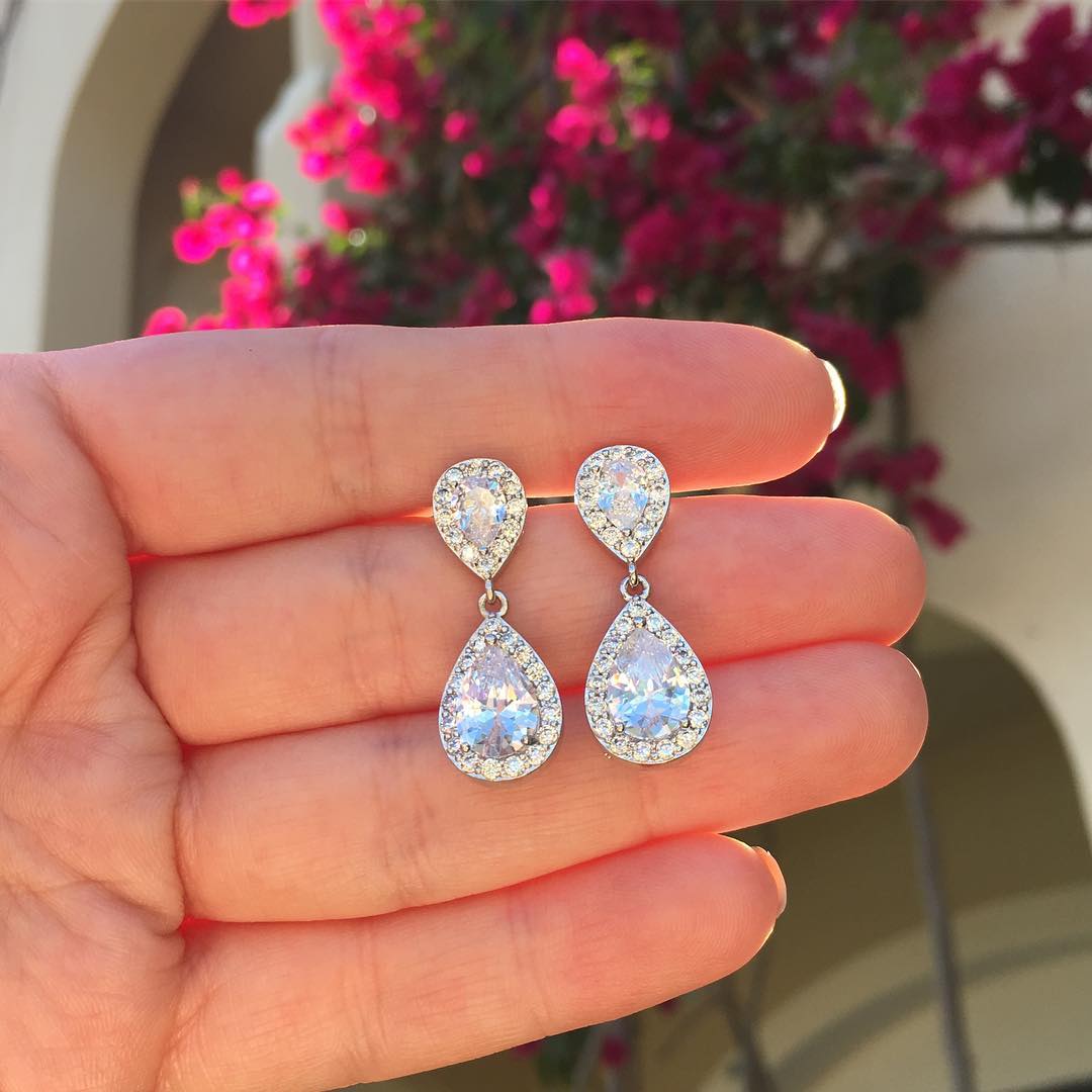 zilveren druppel bruids oorbellen met sparkle