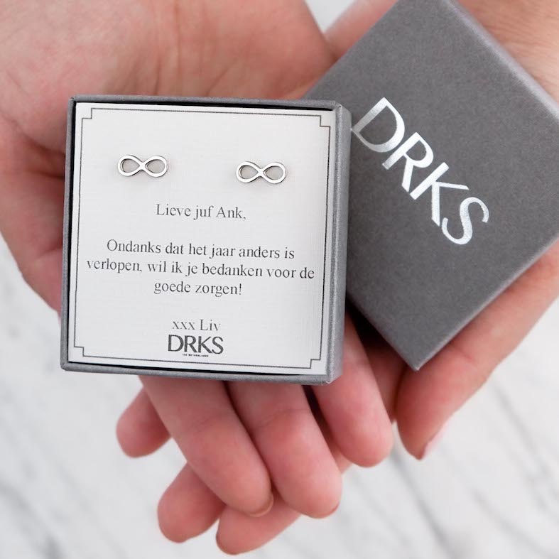 infinity oorbellen voor de juffrouw