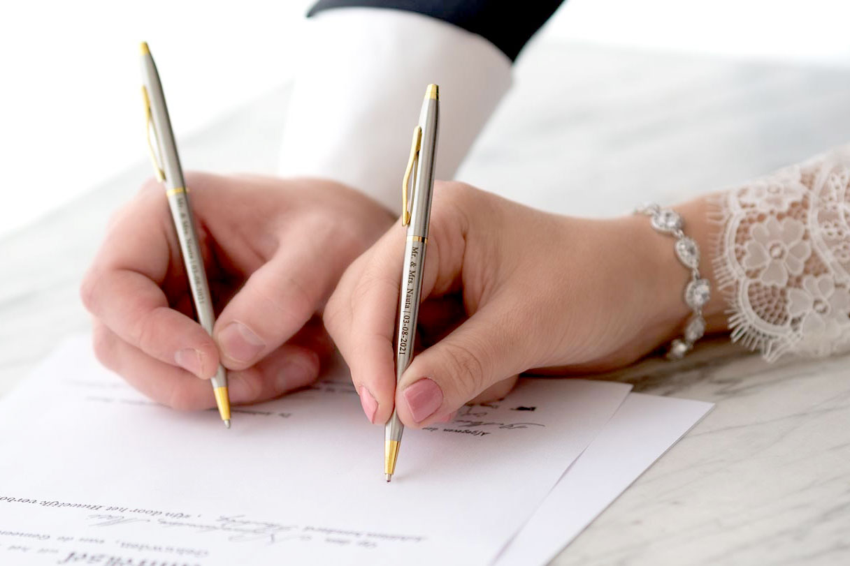 zilveren pennen voor bruidspaar met gravering